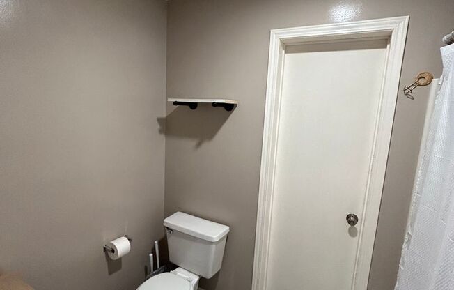 2 beds, 1.5 baths, 680 sqft, $949, Unit 8534