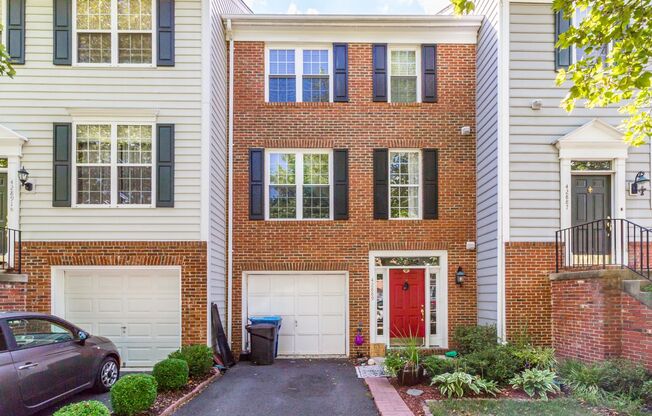 Gorgeous 3 Bed 2.5 Bath Brick Townhome with Deck + Patio In Beautiful South Riding