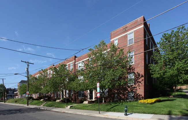 621 HAMLIN ST NE
