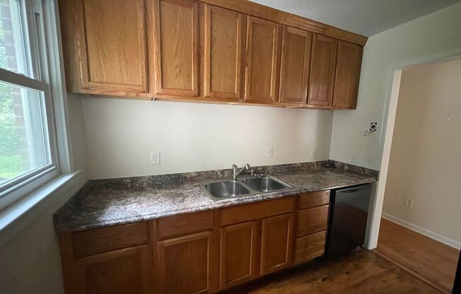 3 beds, 1 bath, $1,200