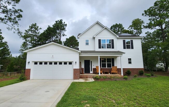 Beautiful 4 bedroom, 2.5-bathroom house located in Carolina Lakes