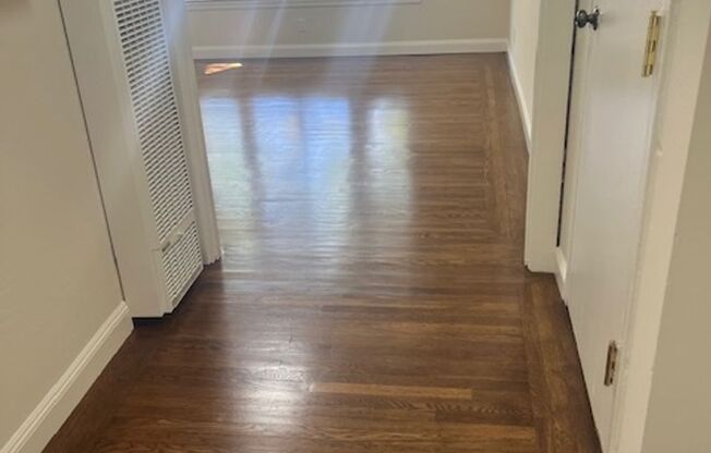 Newly Remodeled Studio in Alamo Square. All New Appliances**Hardwood**Laundry**Lease Pending**