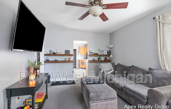 1530 QUARRY AVE NW