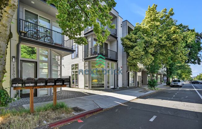 Modern Luxury 3 bedrooms and 2 bathrooms Townhome