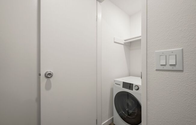 2 beds, 1 bath, 725 sqft, $2,930, Unit 401