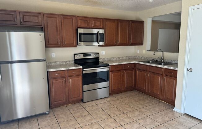 3 beds, 2 baths, $1,550