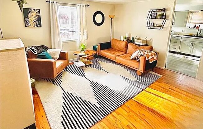 Cute 2 Bedroom Duplex in the Heart of Loveland