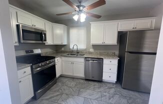 2 beds, 1 bath, $1,400, Unit 1422 - Back