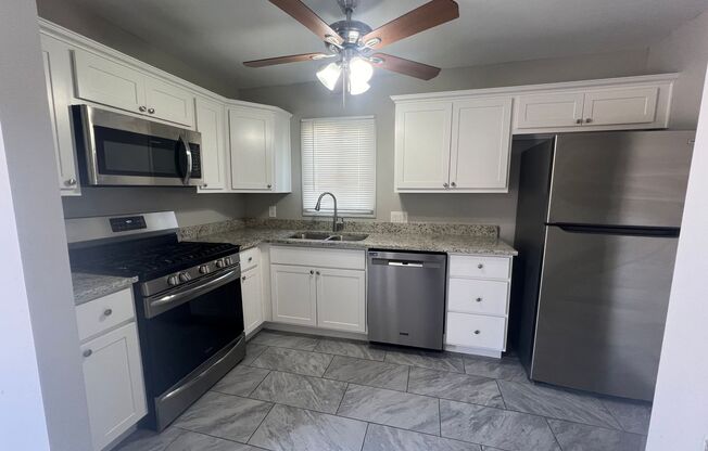 2 beds, 1 bath, $1,400, Unit 1422 - Back