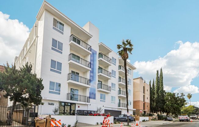 2 beds, 2 baths, 950 sqft, $2,900, Unit 305