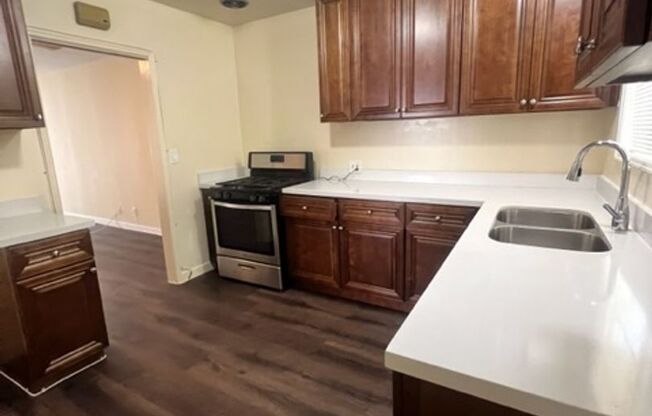 2 beds, 1 bath, $2,495