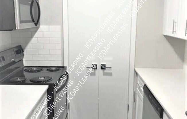 2121 Dickson Dr