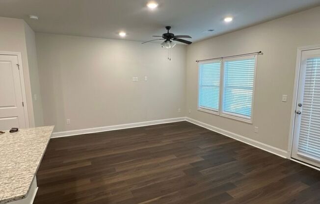 3 beds, 2.5 baths, 1,407 sqft, $2,200, Unit 5122