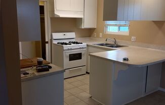 2 beds, 1 bath, 1,100 sqft, $2,200, Unit 3543 Grim Ave