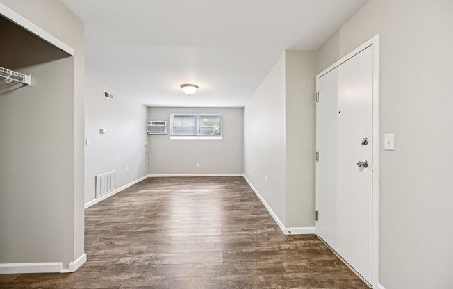 2 beds, 1 bath, 665 sqft, $1,040, Unit 1738F