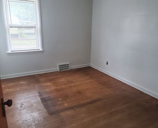 2 beds, 1 bath, $1,100