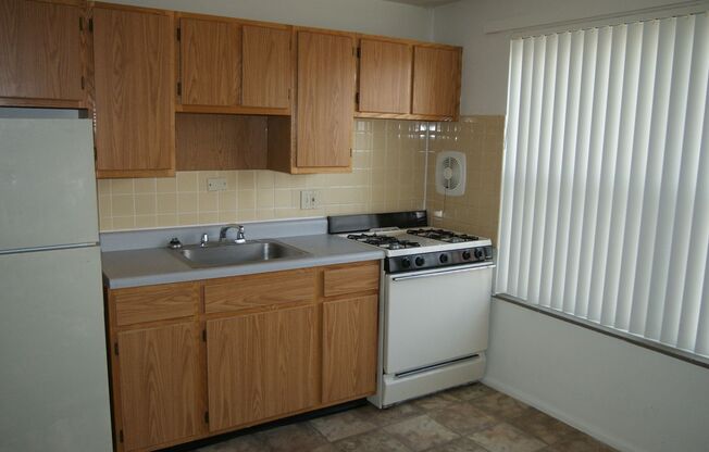 2 beds, 1 bath, 830 sqft, $795, Unit 1601A