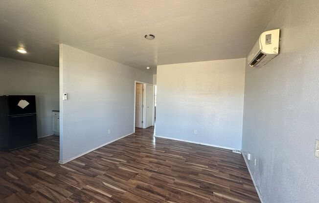 2 beds, 1 bath, 675 sqft, $750, Unit B