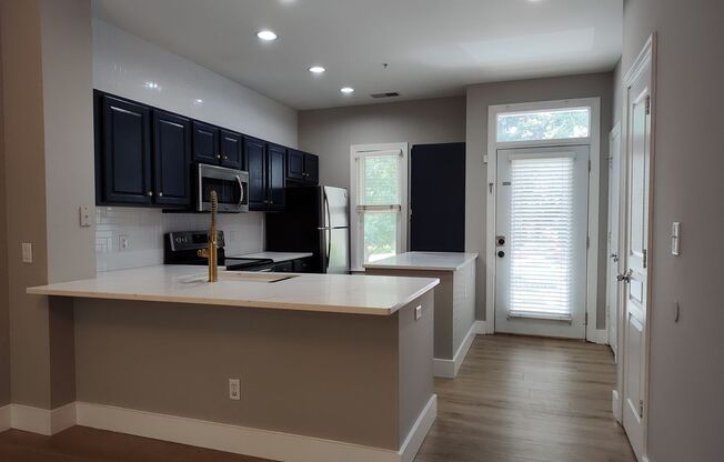 Move-in ready Condo located in Sedgefield!