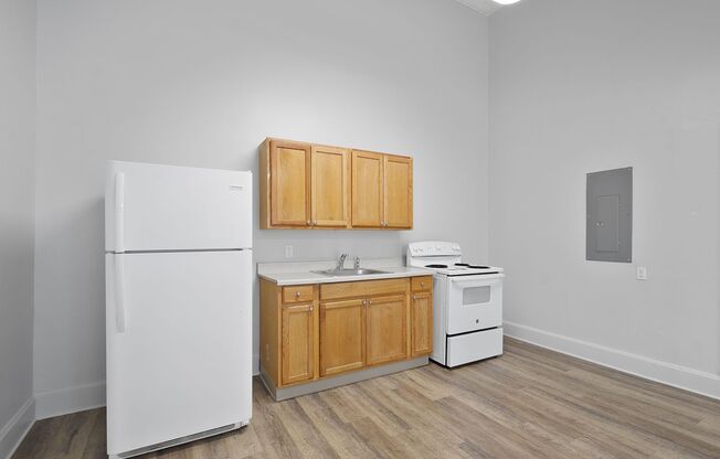 Studio, 1 bath, 1,000 sqft, $649, Unit 111 S McDonald St