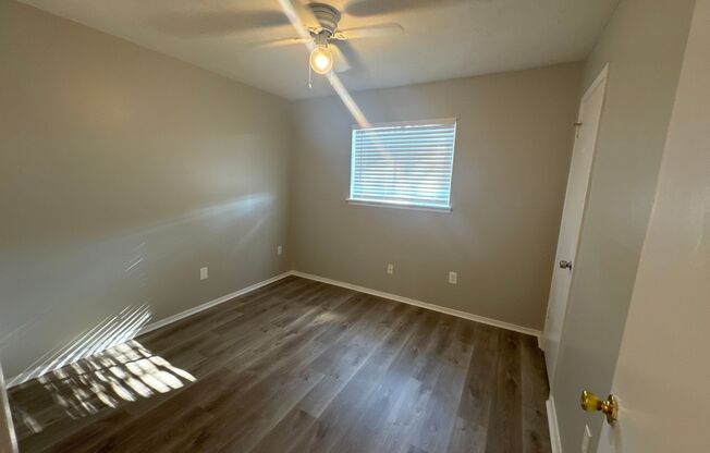 2 beds, 1 bath, 750 sqft, $725, Unit 4