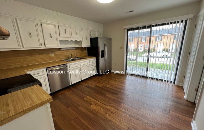 2 beds, 1.5 baths, 900 sqft, $1,295, Unit Richelieu A-3