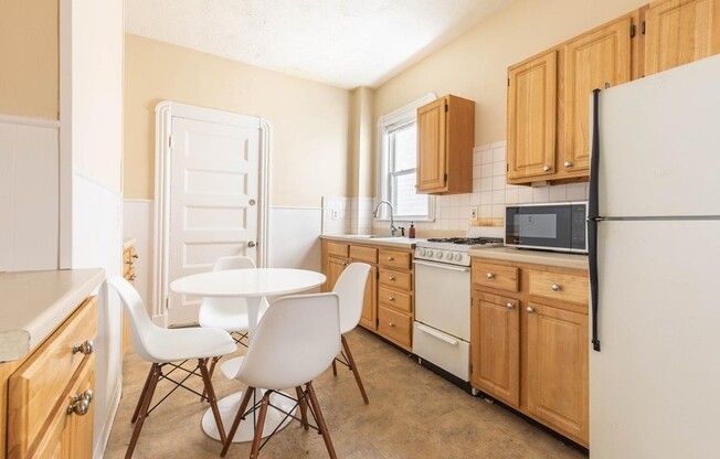 3 beds, 1 bath, $3,100, Unit 1