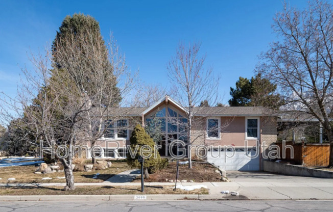 2699 E GRANDVIEW DR