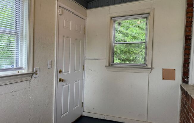 601 B E. Broadway, Hopewell - Second Floor Apartment