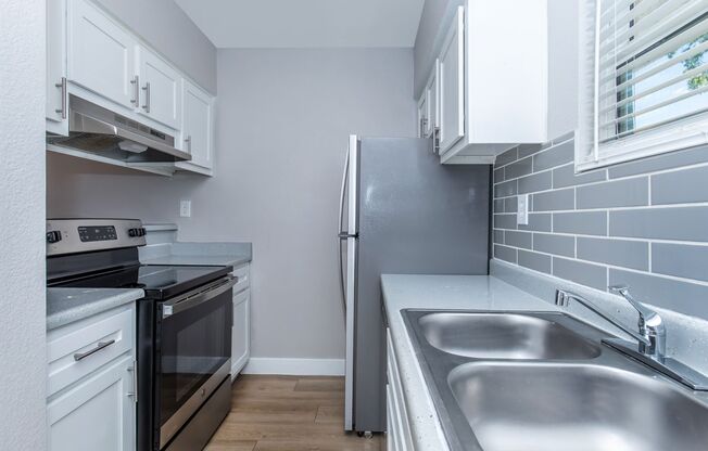 2 beds, 1 bath, 770 sqft, $999