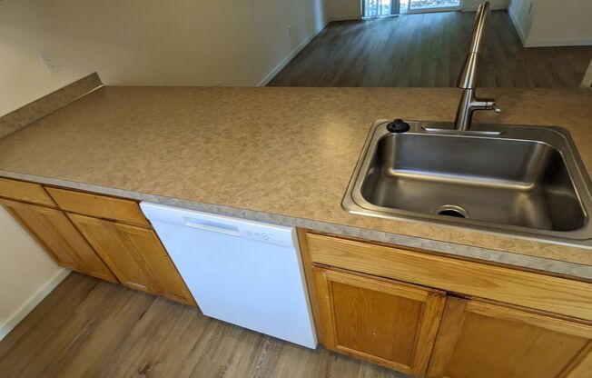 1 bed, 1 bath, 650 sqft, $1,200, Unit 02