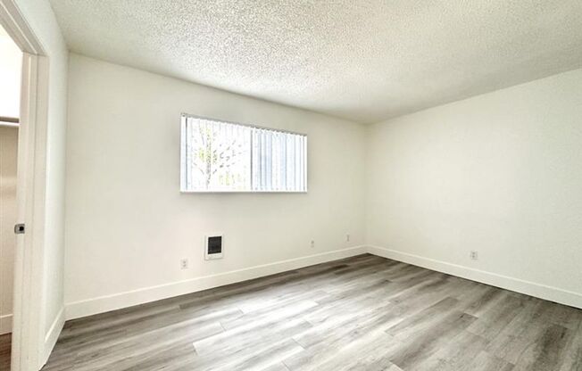 1 bed, 1 bath, 550 sqft, $1,245, Unit 30