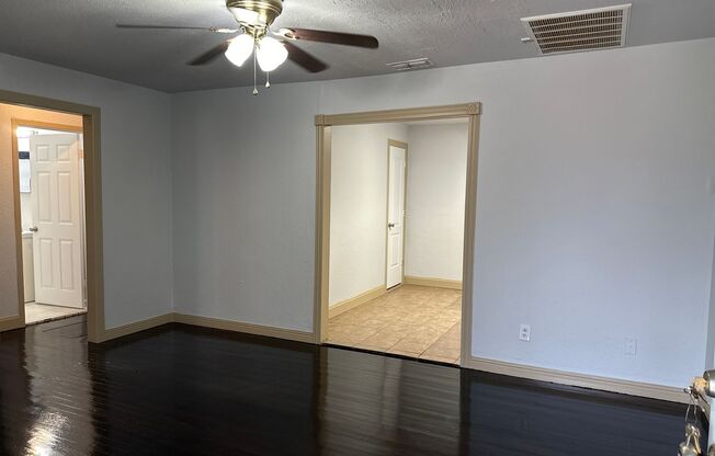 3 bed 2 bath, ALL APPLIANCES INCLUDED!