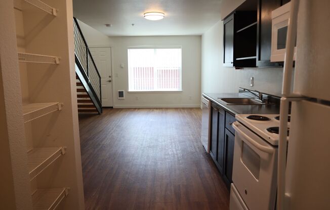 3 beds, 1.5 baths, 1,500 sqft, $1,595, Unit Apt 19