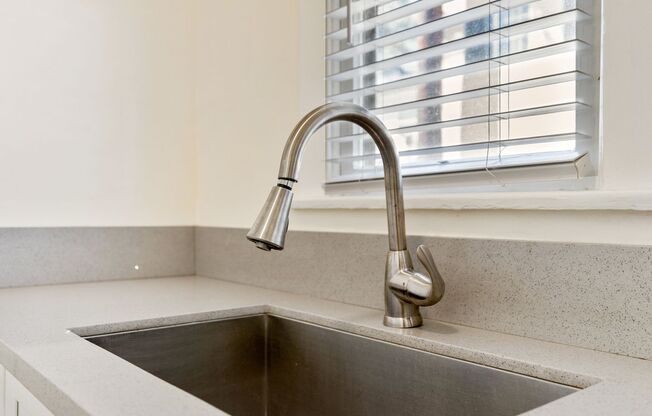 Studio, 1 bath, 320 sqft, $1,595, Unit 07