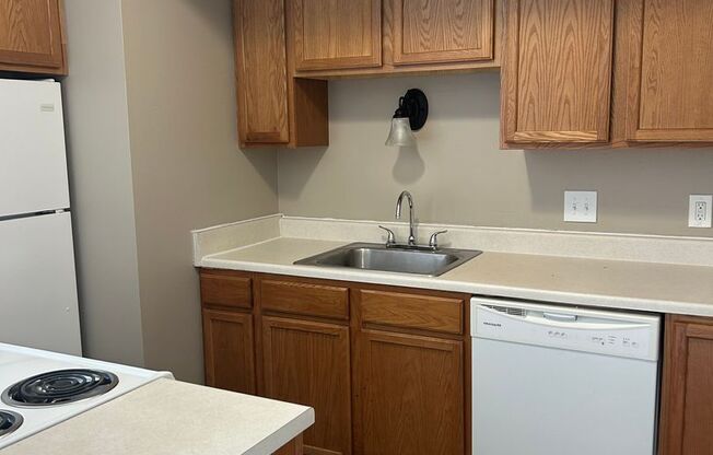 2 beds, 1 bath, 869 sqft, $1,139, Unit 12723T