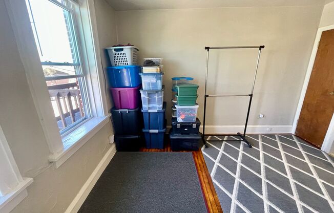 Studio, 1 bath, $725, Unit 28
