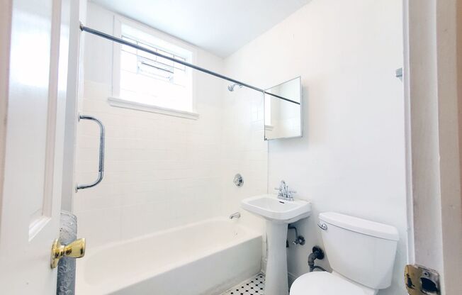 1 bed, 1 bath, 700 sqft, $949
