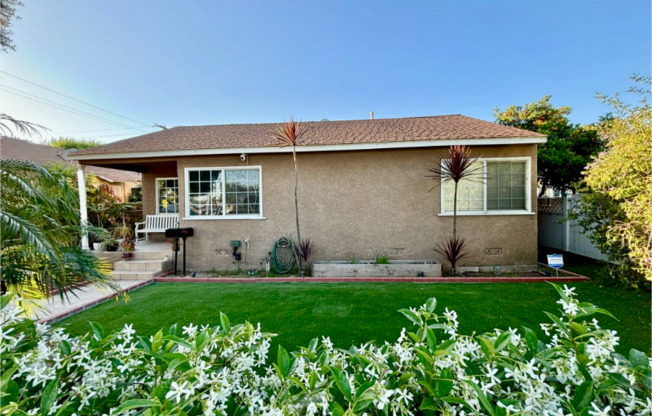 905 E 70 ST