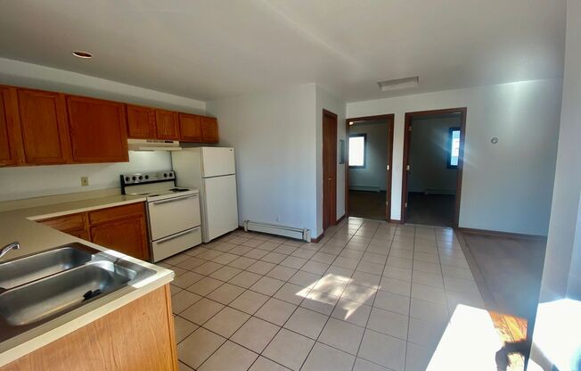 3 beds, 1 bath, $1,550, Unit 6