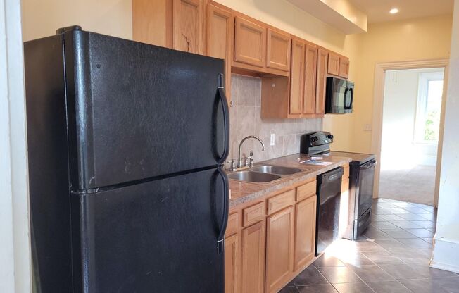 1 bed, 1 bath, $995, Unit 2