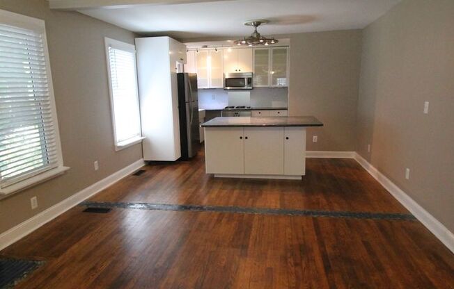 2 beds, 1 bath, $1,495