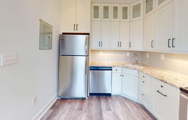 Modern Logan Circle One Bedroom W/Sleek Kitchen and Bathroom-Available Now!