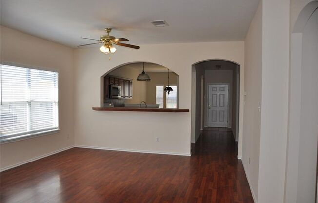 Charming 3 Bedroom in Heart of Hutto.