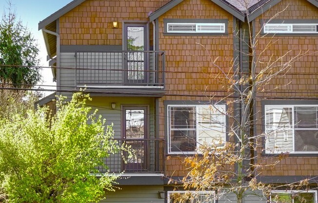 Stylish & Spacious 3br TH – Great Ballard Phinney Ridge Location!