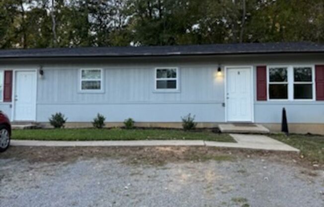 Maynardville 37807 - 2 bedroom, 1 bath apartment water included - Contact Lisa Vineyard and Shannon Russell (865) 216-9334