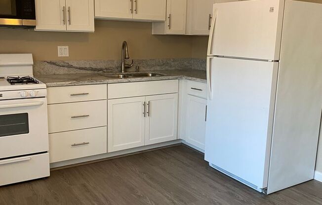 2 beds, 1 bath, $2,300