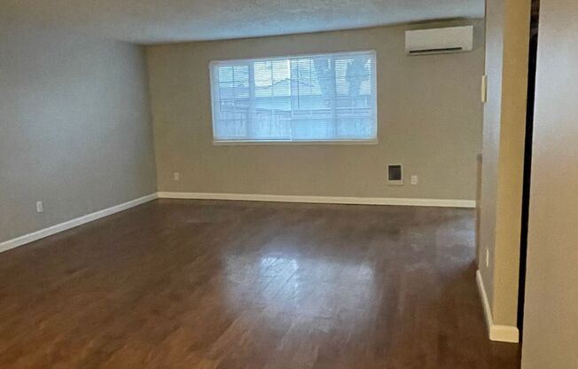 2 beds, 1 bath, 945 sqft, $1,500, Unit 114