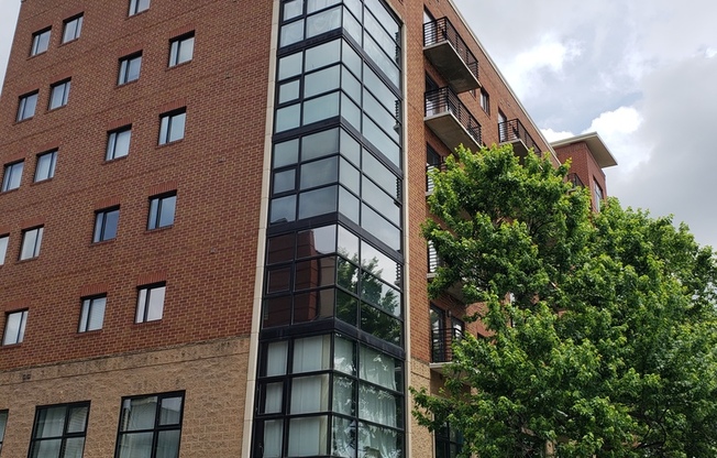 1 bedroom condo conveniently located in uptown!