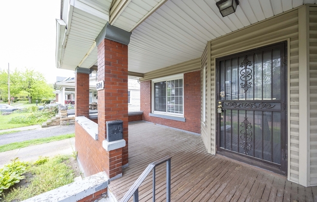 1504 E 107 ST